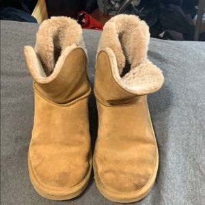 Comfy Authentic Ugg Boots in Tan